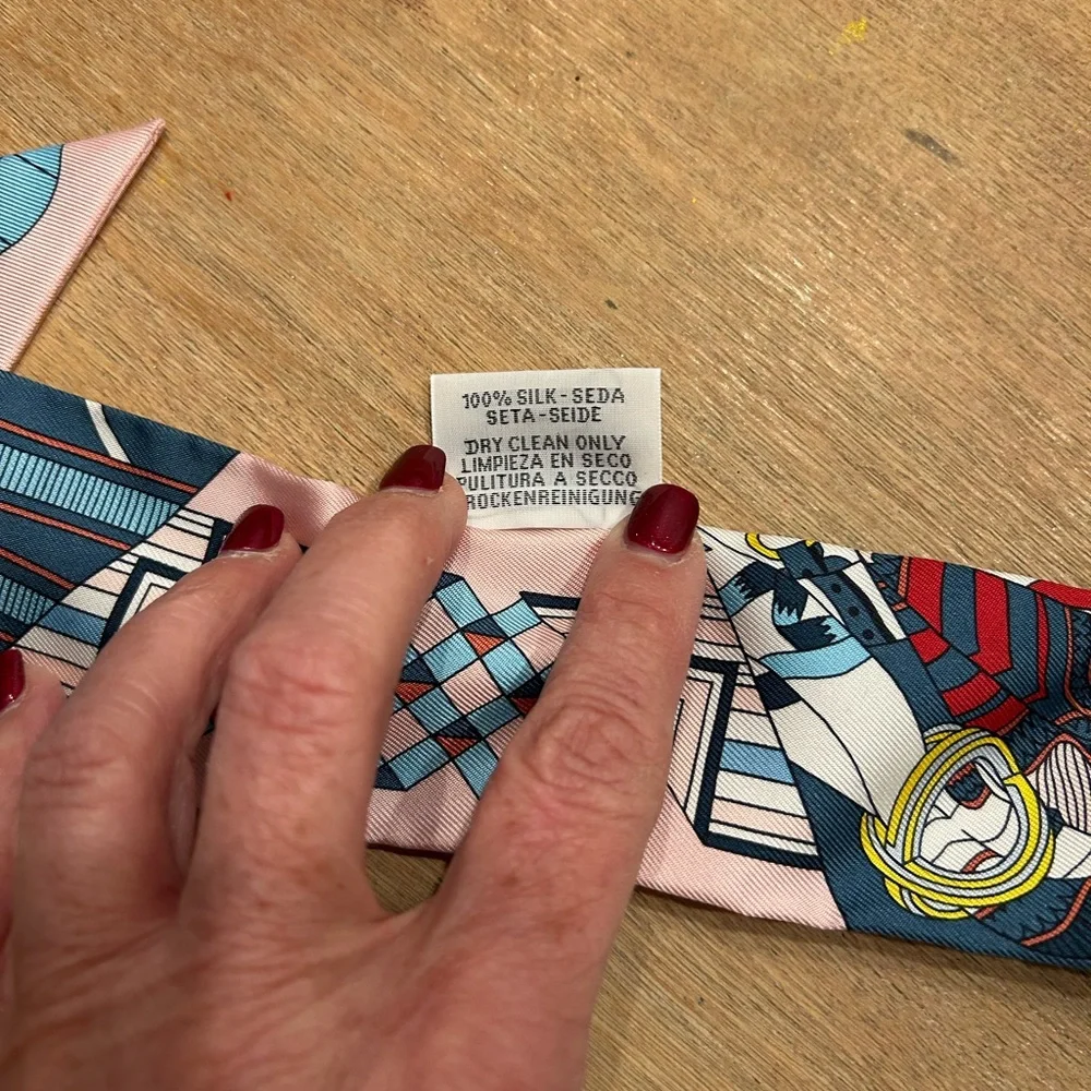 Hermès Paris Fanfare Multicolor Twilly Silk Scarf - Picture 7 of 8